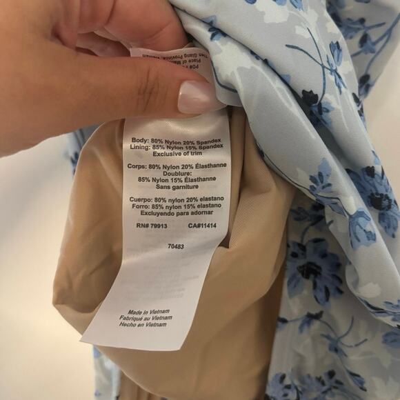 NWT A Pea in the Pod Ruffled Maternity Floral Swimsuit Light Blue Size S - Picture 5 of 7